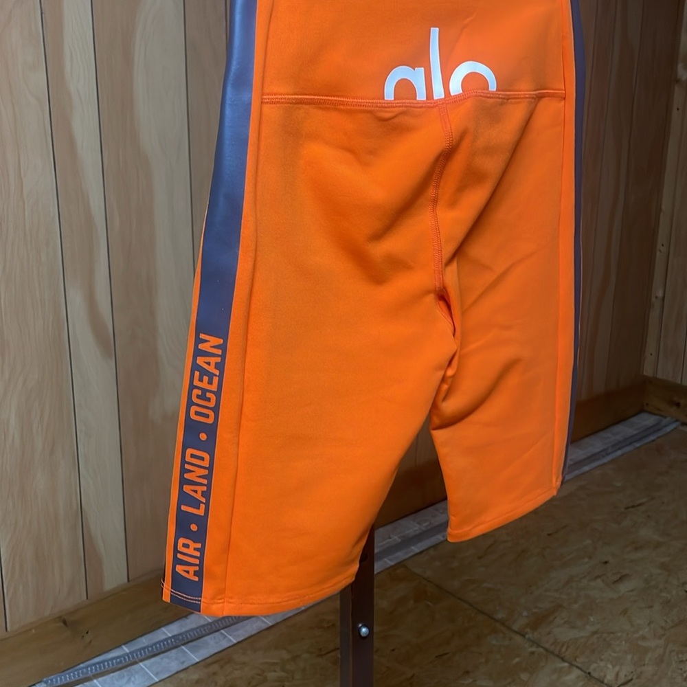Alo Yoga cycle club Short - Picture 3 of 3